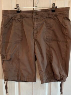 St. John's Bay Cotton Blend Cargo Shorts Brown Drawstring Hem Size 14 EUC